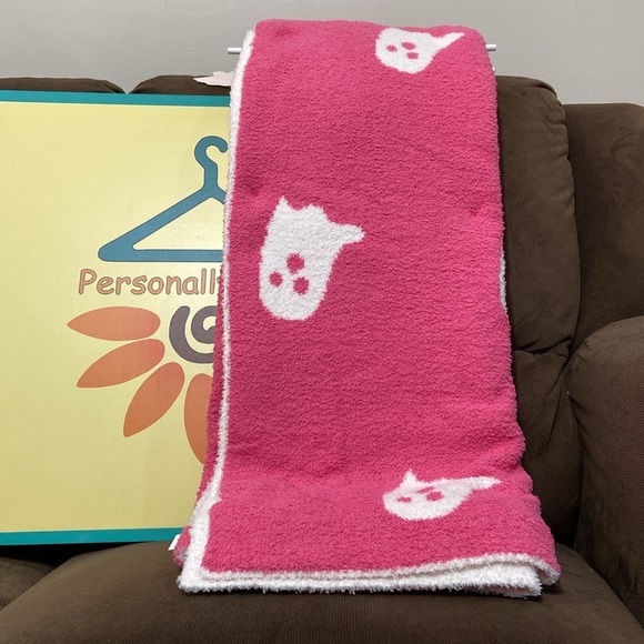 Cupcakes & Cashmere Oversized GHOST Print Throw - Picture 3 of 6